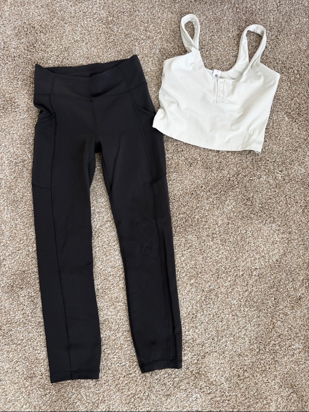 Bundle Lululemon black leggings-white top